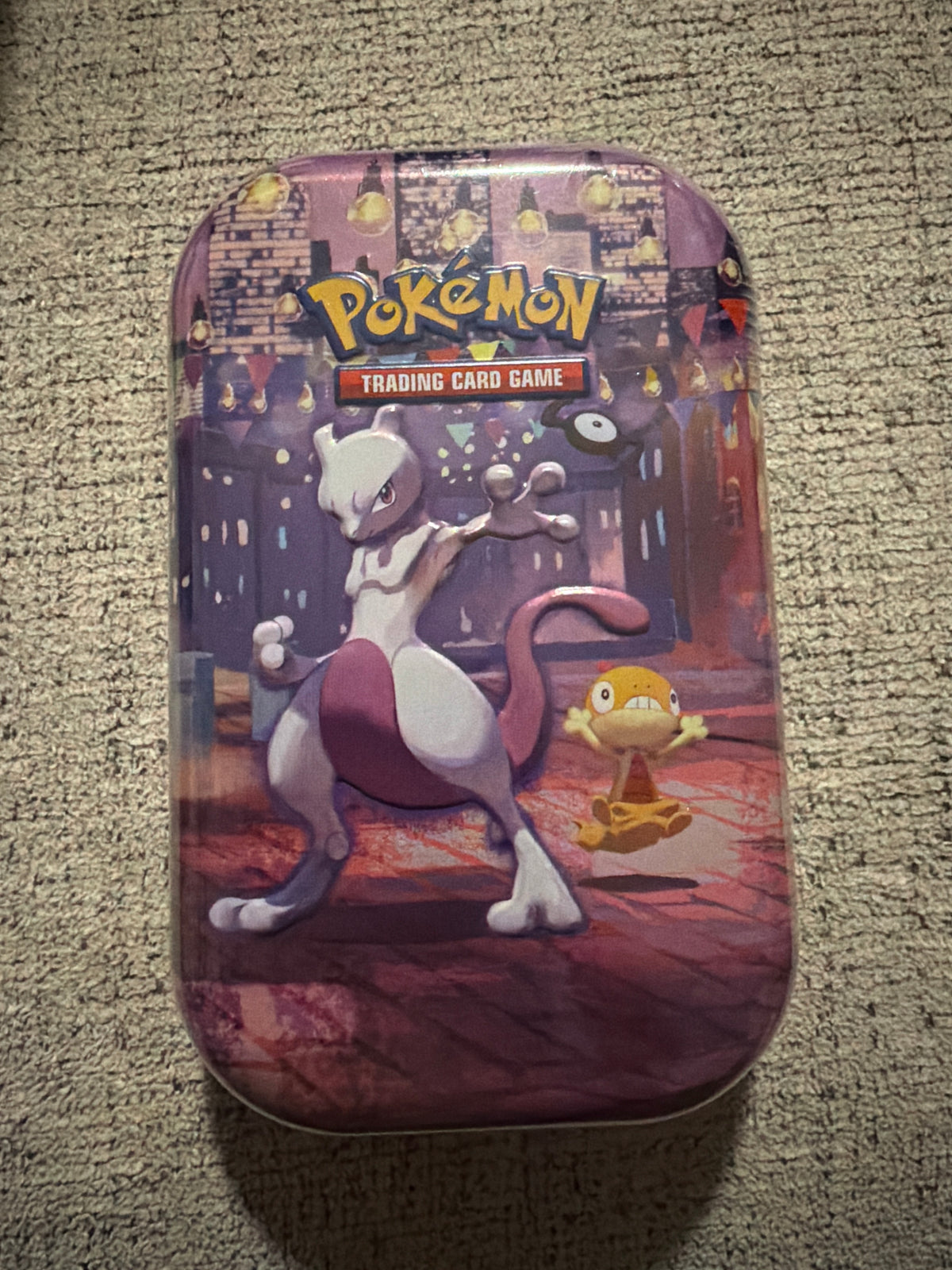 Pokémon TCG 30th Anniversary Collectible Mini Tin – Mewtwo & Scraggy